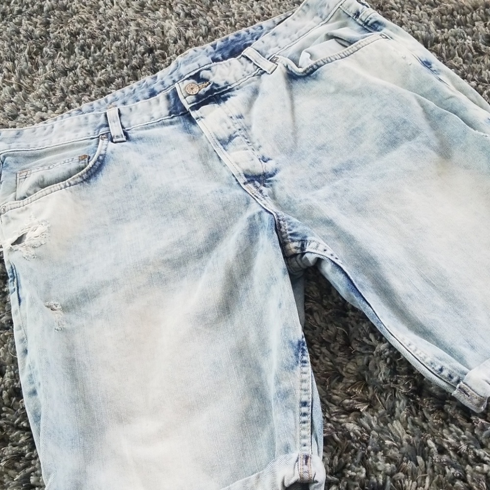 H&M Blue and White Acid Wash Jean Shorts - Picture 1 of 4